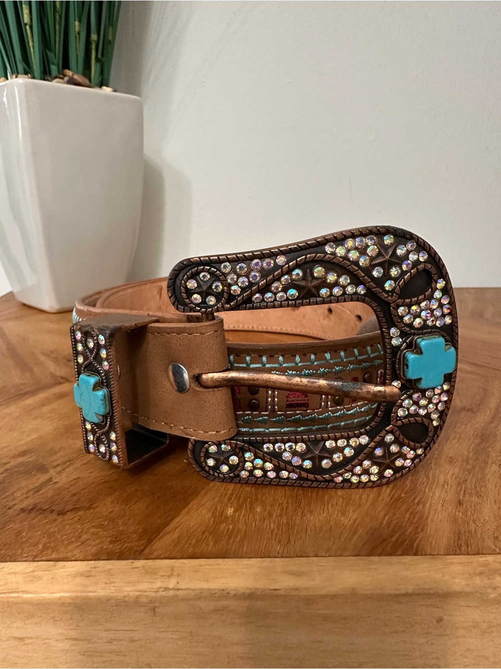 Red Diamond Embellished Embroidered Leather Belt SZ 36 Turquoise Western EUC - Picture 1 of 6